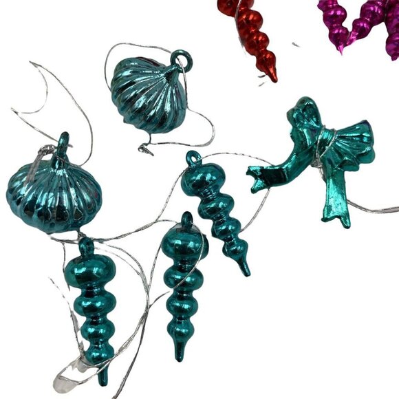 Mini Holiday Ornaments Beads & Baubles 28 pieces  Red Blue Green Gold Under 1" - Picture 4 of 8